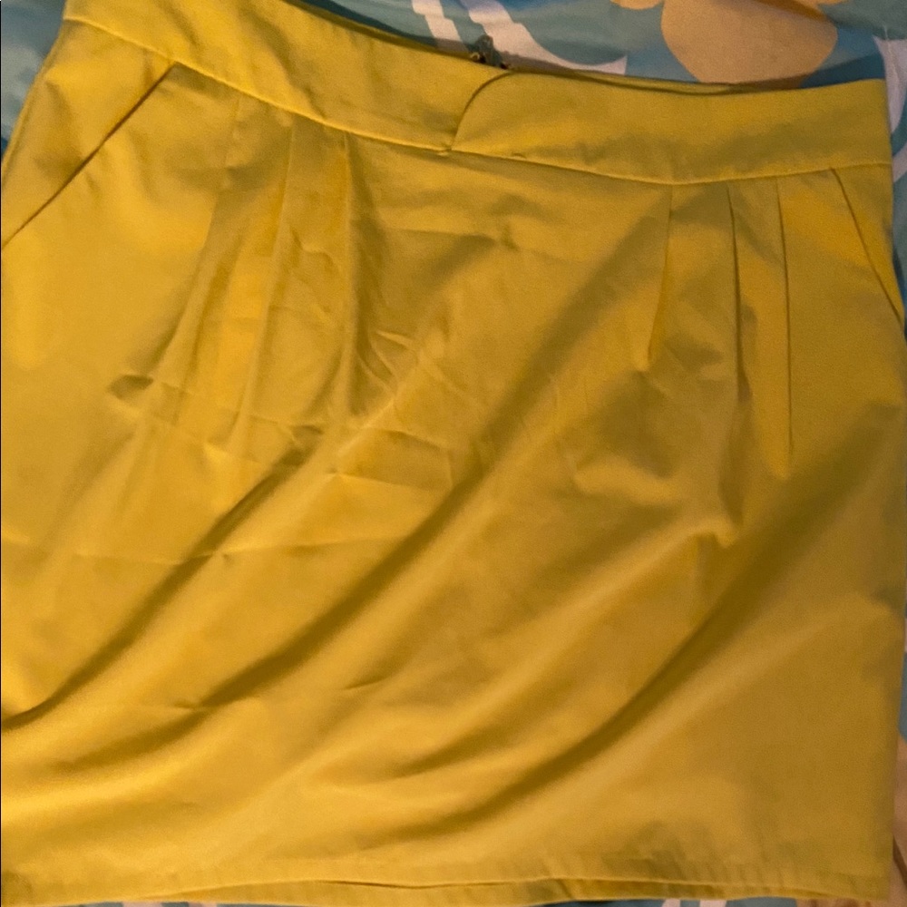 Yellow mini skirt with pockets